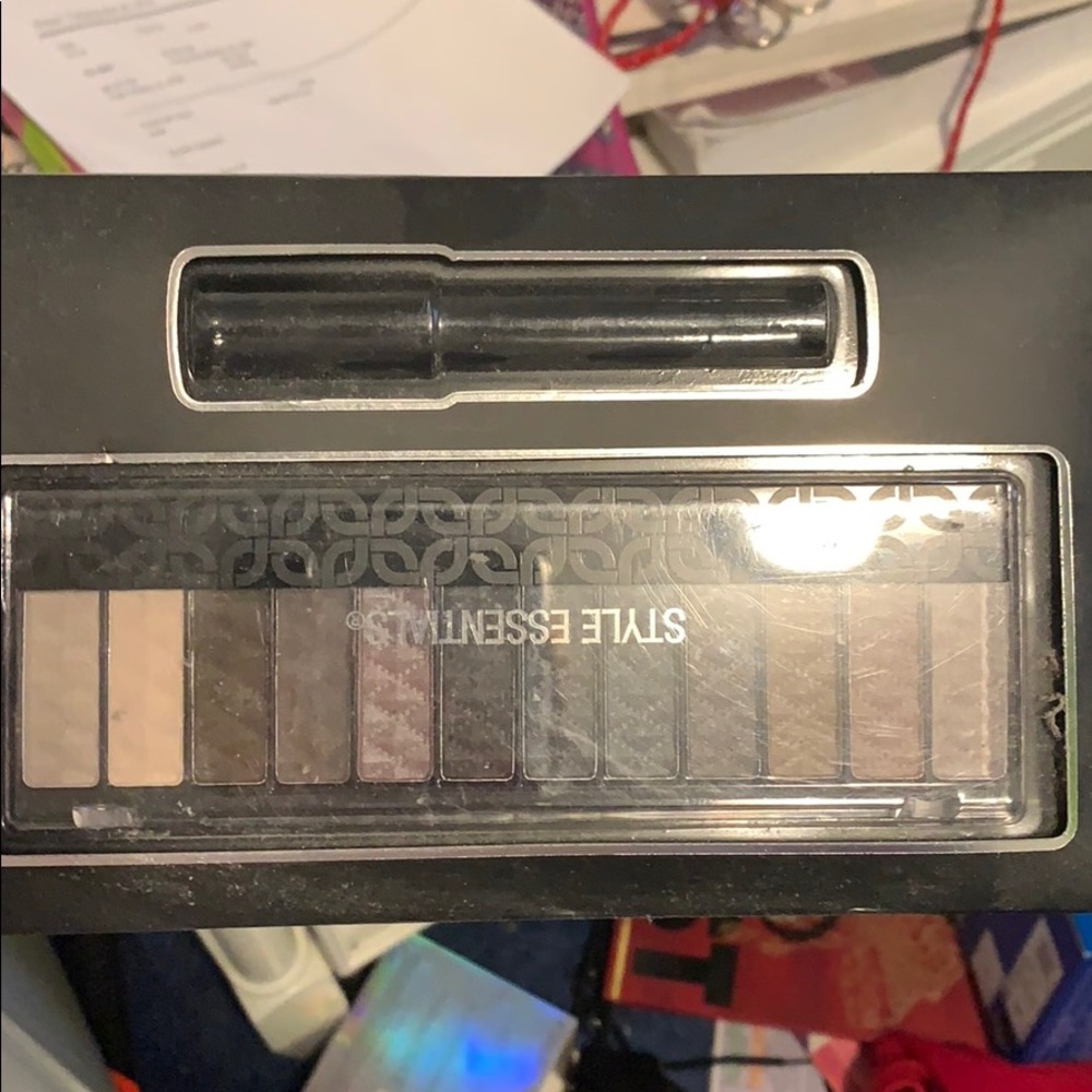 Eye shadow